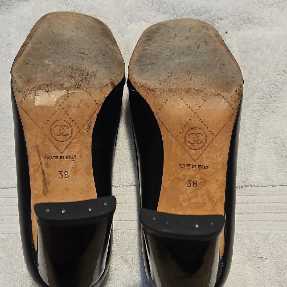 CHANEL Black Leather Ballet Flats with Contrast Trim and Bow - Picture 11 of 13